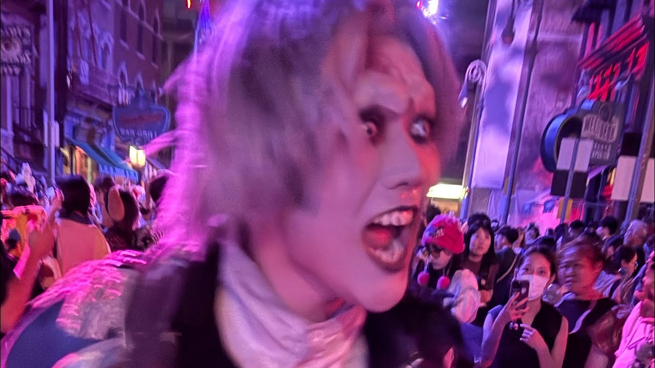 荒れ狂うゾンビの群れに！#ユニバ #ホラーナイト 2025#usj #ゾンビ #usjファン #ユニバ #イケメン #ヴァンパイア #アイドルゾンビ #ハロウィン 
