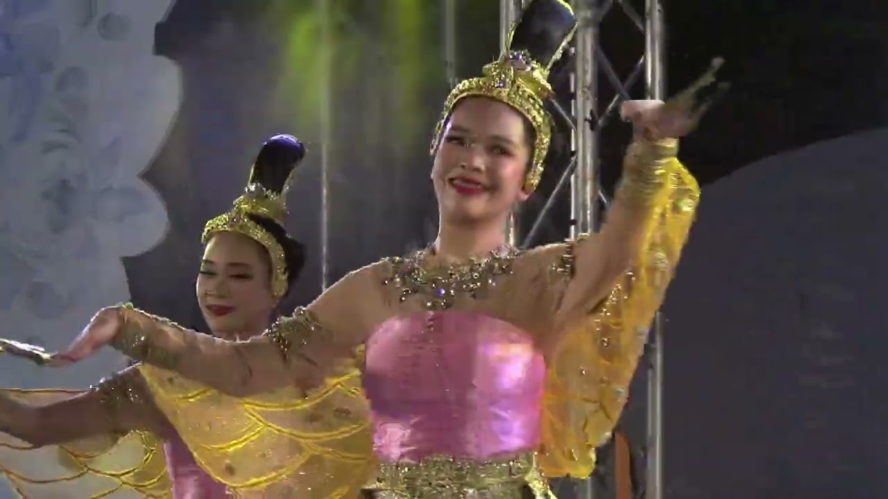 ระบำกินรีร่วมสมัย  แสดงโดย นักเรียนโรงเรียนสวนกุหลาบ ธนบุรี - เวทีกลาง งานกาชาด ๒๕๖๘  ๑๓ ธ.ค. ๒๕๖๘
