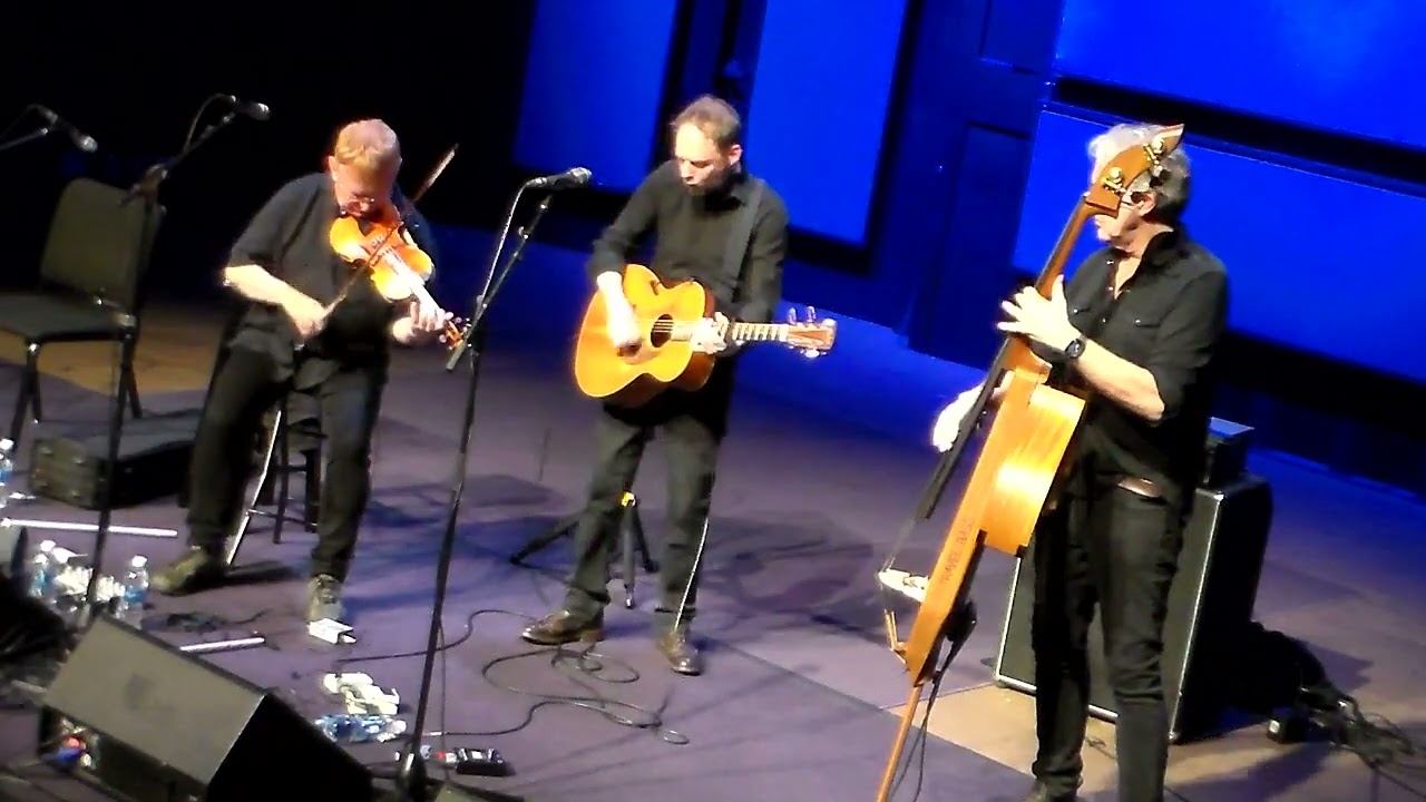 Seán Smyth (fiddle), Ed Boyd (guitar), Trevor Hutchinson (bass) - 