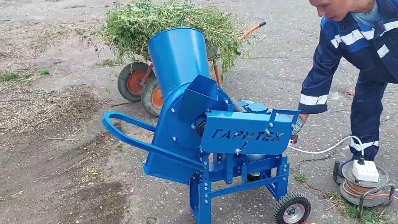 Обзор бытового, но профессионального и универсального садового измельчителя Ур 2,2 кВт на 220 В.