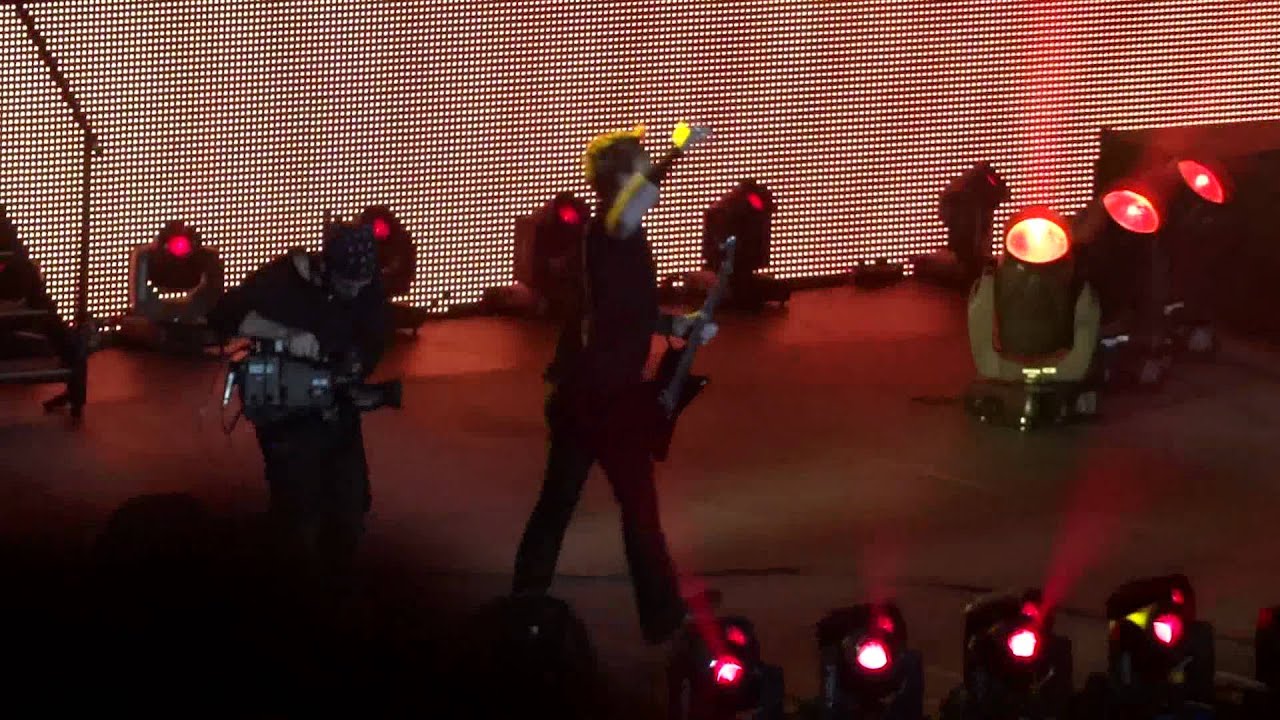 Nickelback - Burn It To The Ground Live At The O2 London, 1 Oct 2012