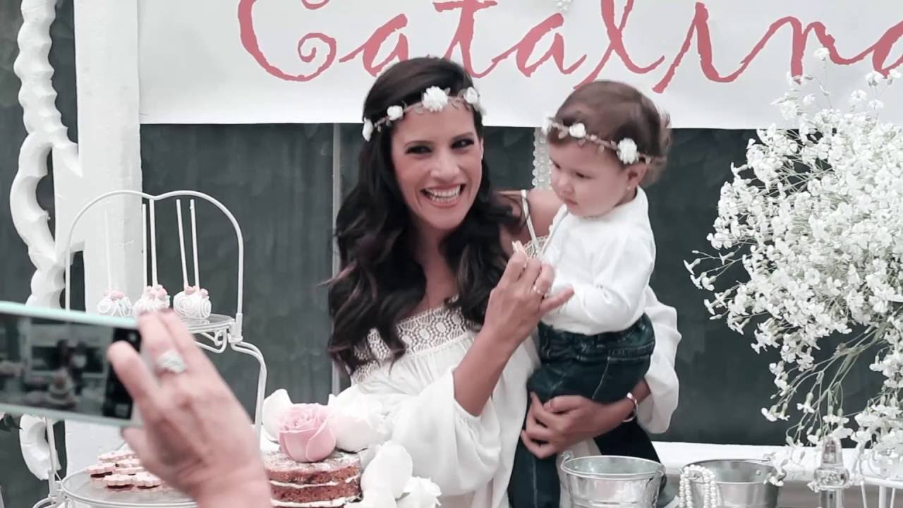 1 añito Catalina con su mamita Maria Pia Copello   FOTOVIDEODRONE