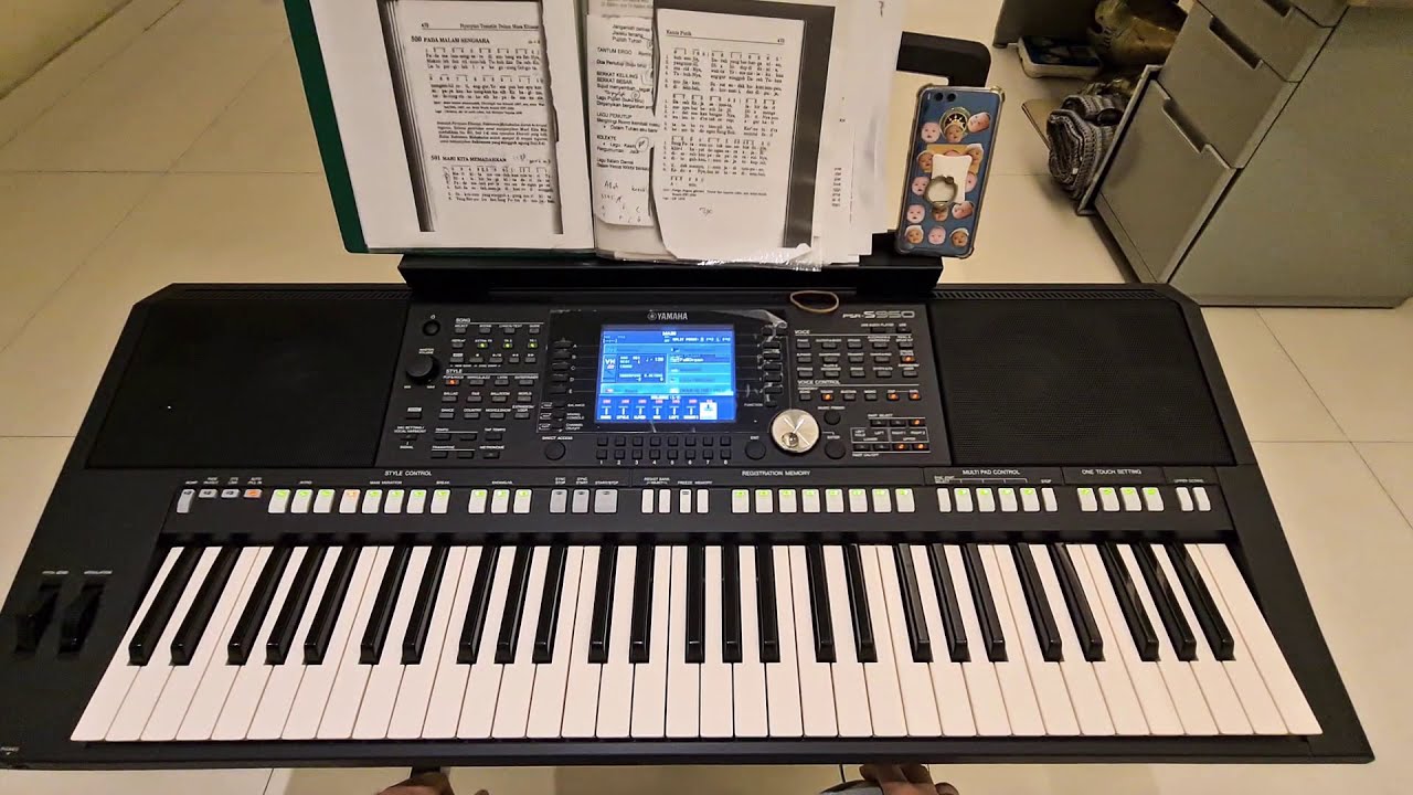 cara bermain keyboard. madah pujian gereja katolik. mari kita memadahkan. tantum ergo.