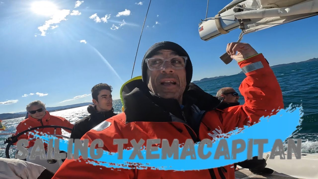 Navegando a vela con vientos fuertes en las Rías Baixas