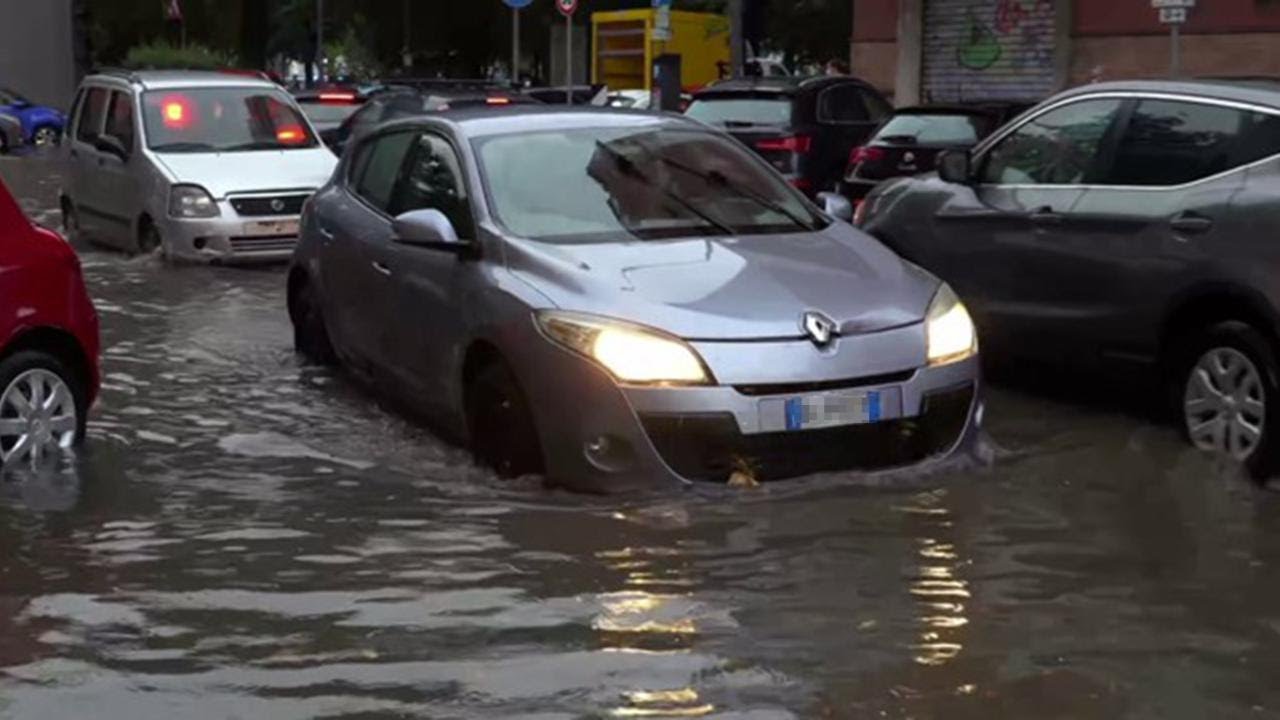 Milano, esonda fiume Seveso allagamenti in zona Niguarda