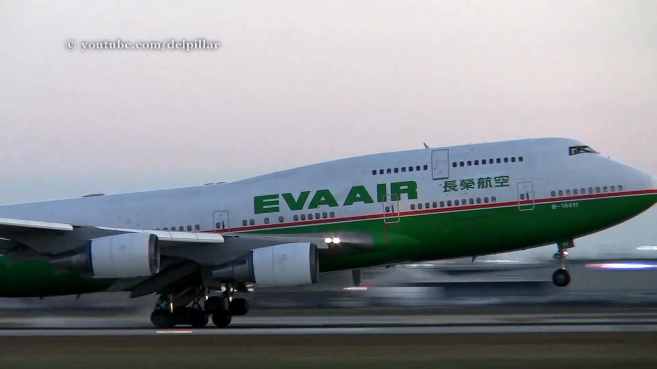 3 B747's evening landings at YVR
