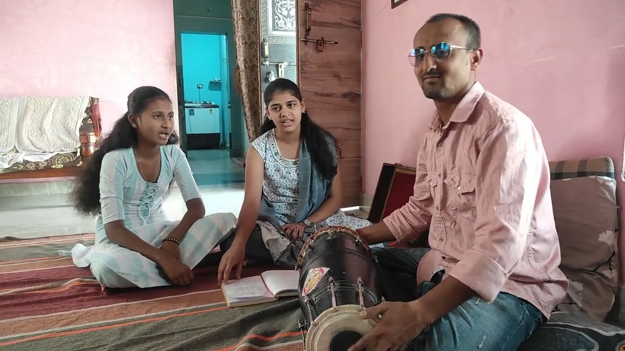 गायिका. स्वराली देवधरे. विधी देवघरे. ढोलकी. प्रदीप ताम्हाणे 🙏🙏💐💐