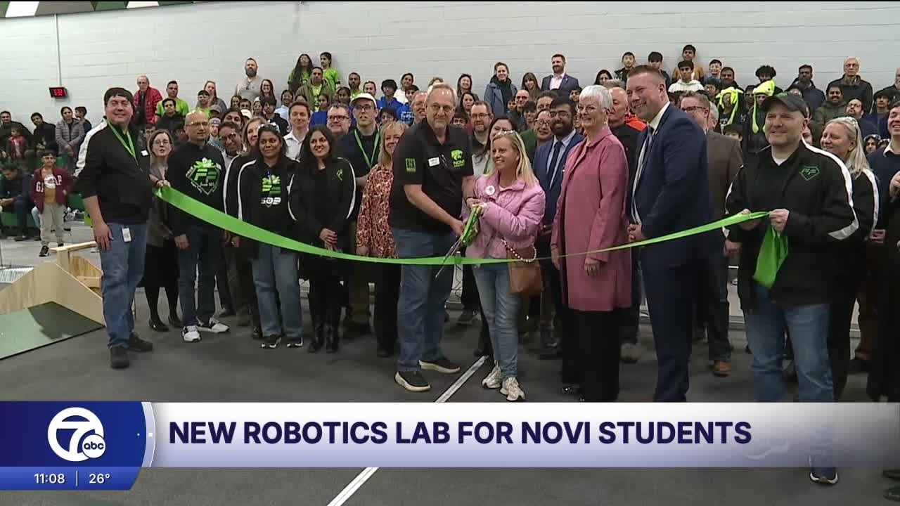 Novi Public Schools cuts ribbon on new 24,000-square-foot robotics center