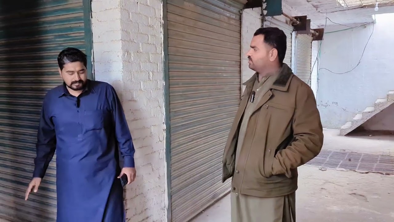Khanaqah dogran Bhatti market main 16 shop hai 