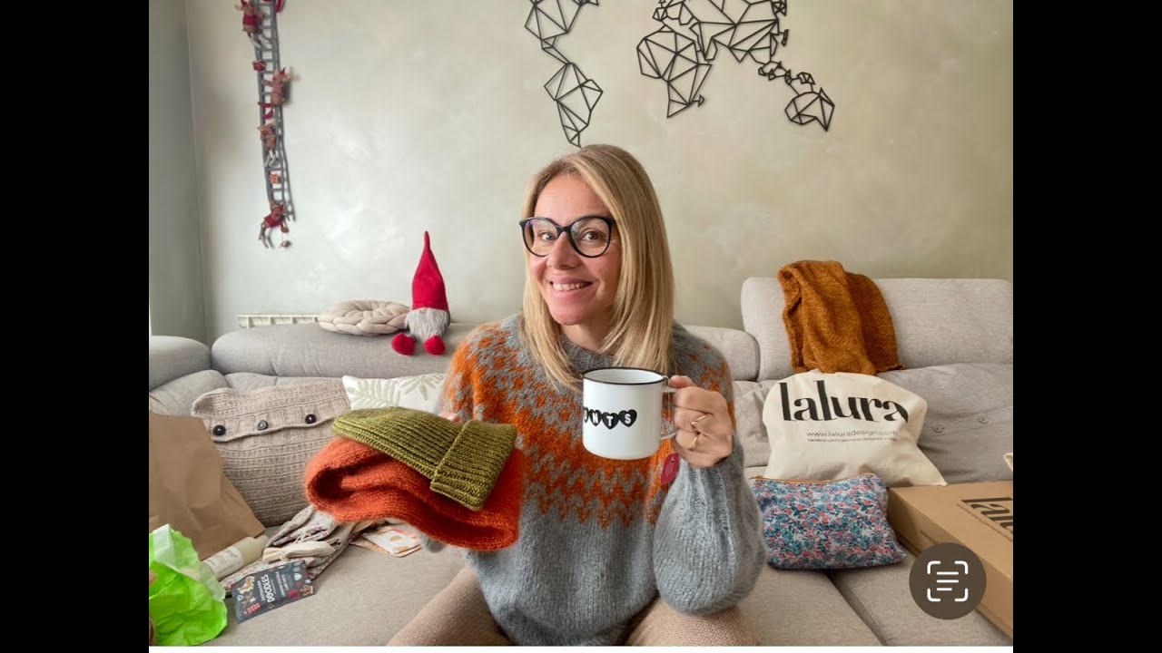 Ep36 Un Café entre Madejas . Nuberu Sweater, Barcelonaknits, Polka Bow, Nygatan Beanie