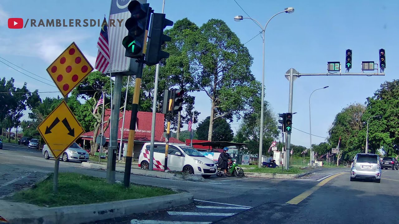 Malacca's Roads, Streets, and Lanes: A Driving Tour - 02
