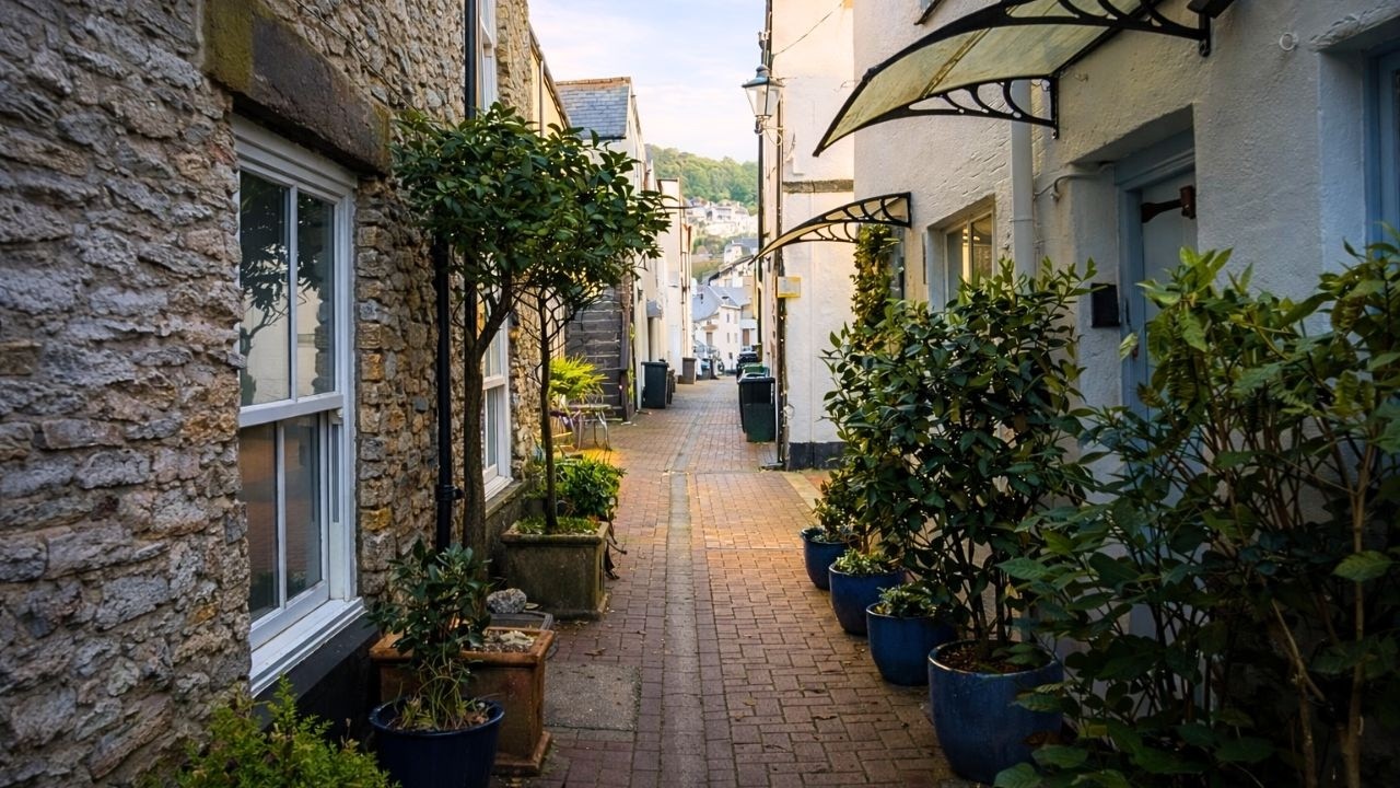 Looe Village Walk: Peaceful Early Morning in Cornwall