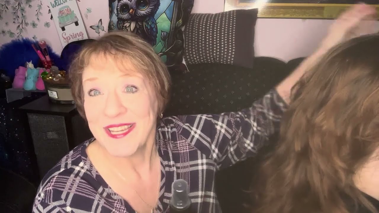 ASMR — игра с прической с нашим гостем, малышом Энджелом, расчесывание, масла и массаж головы