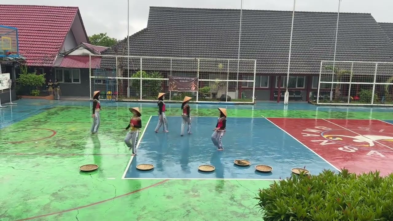 Ujian Praktik Tari — Tari Padi Manjurung Besuan — Kelas XIIB — Tahun Ajaran 2025/2026