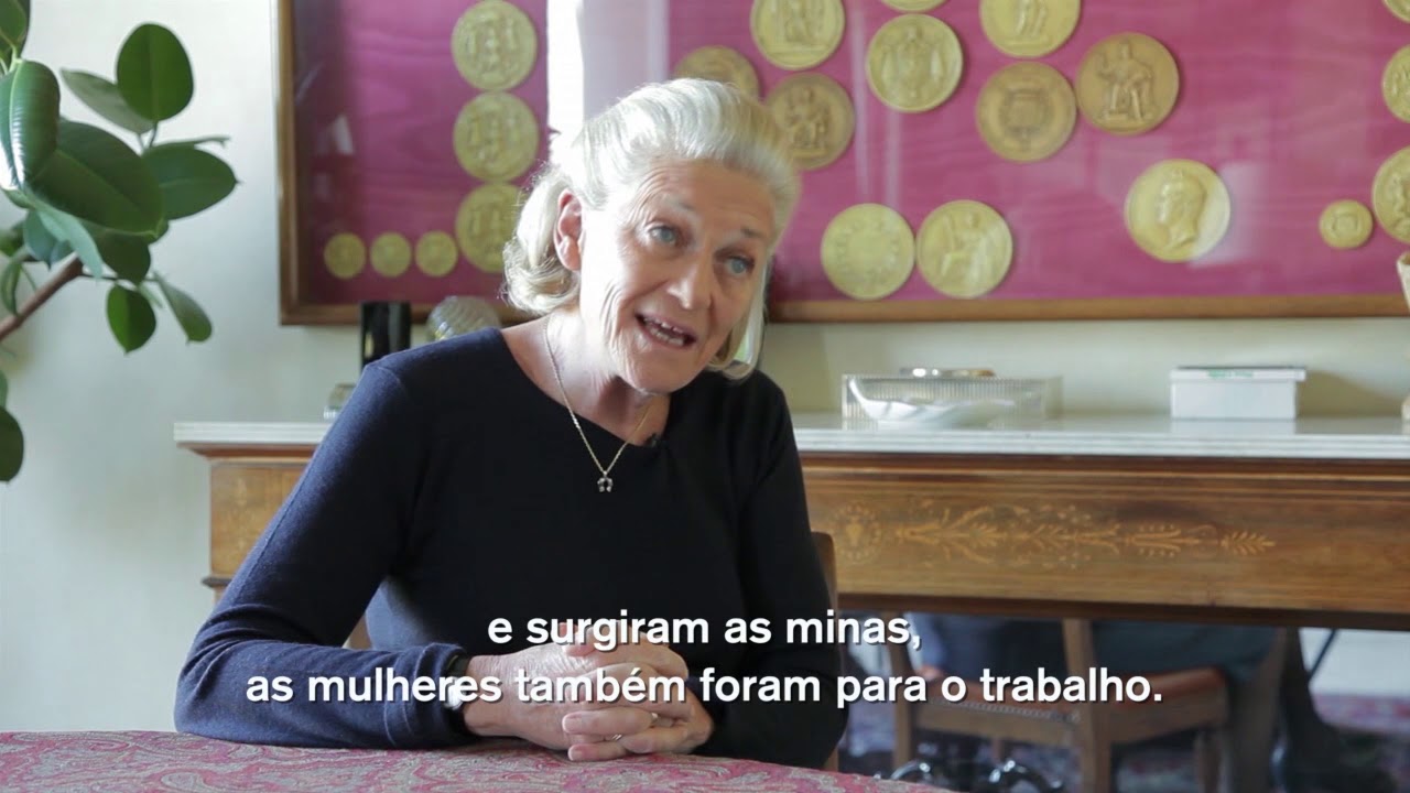 O culto da mãe perfeita é diabólico com as mulheres, afirma Elizabeth Batinder