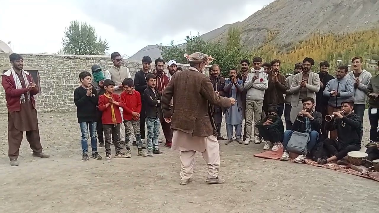 Cultural Dance Retr Subidar Islam shah in Thoi valley 