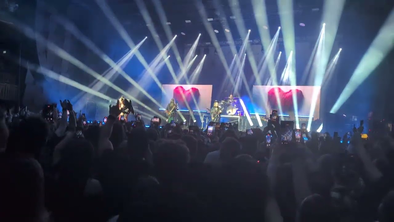 Three Days Grace - I hate everything about you, LIVE, Forum Karlín
