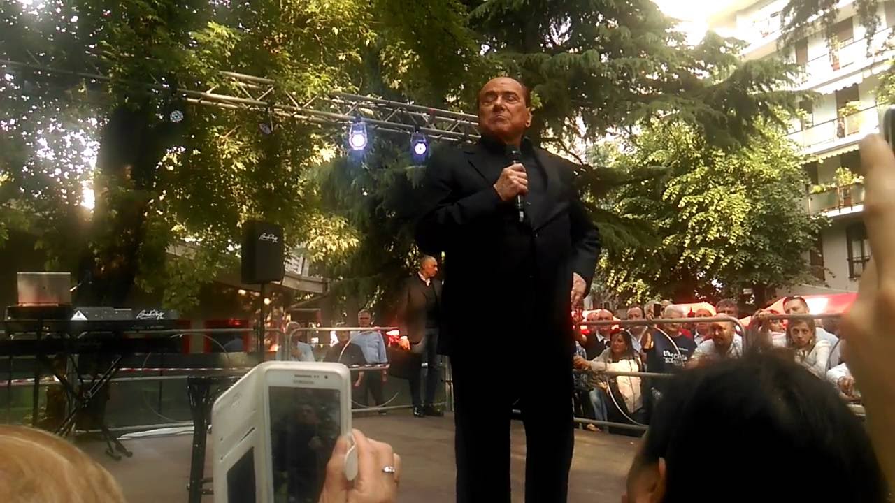 Berlusconi in visita all'Edilnord di Brugherio in festa per i 50 anni: &laquo;Riapriremo lo Sporting&raquo;