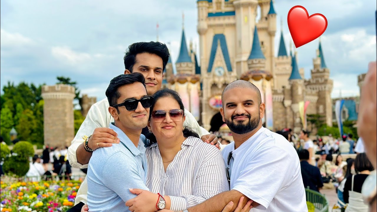 WE ARE IN THE JAPANESE DISNEYLAND DOING THIS.. 🇯🇵❤️