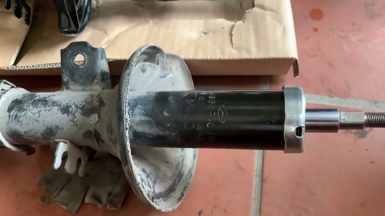 Một trong nhưng nguyên nhân lục cục khi vào xóc. Thay giảm xóc, bát bèo trước Hyundai Getz/Click