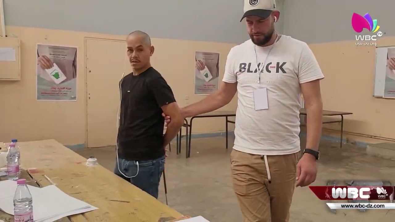 البويرة: شاب كفيف يؤدي واجبه الإنتخابي ببلدية بئرغبالو