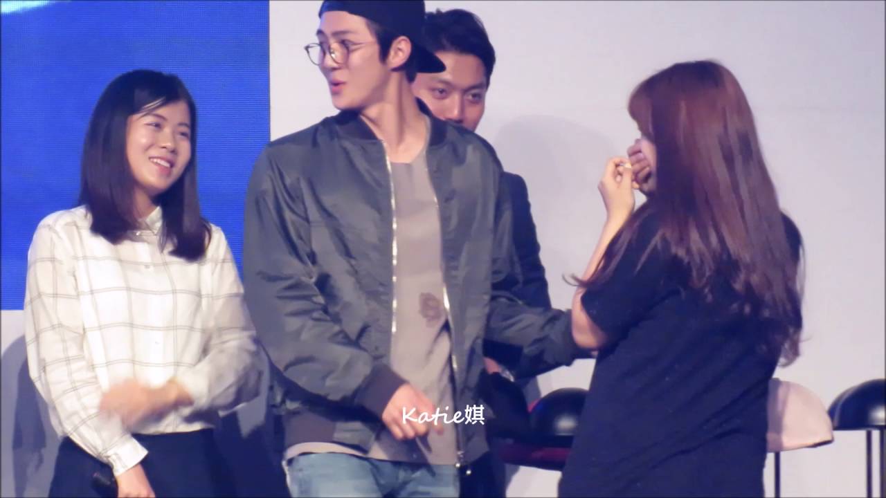 [fancam] 160528 Sehun select hats for fans @ Hatson EXO fansmeeting