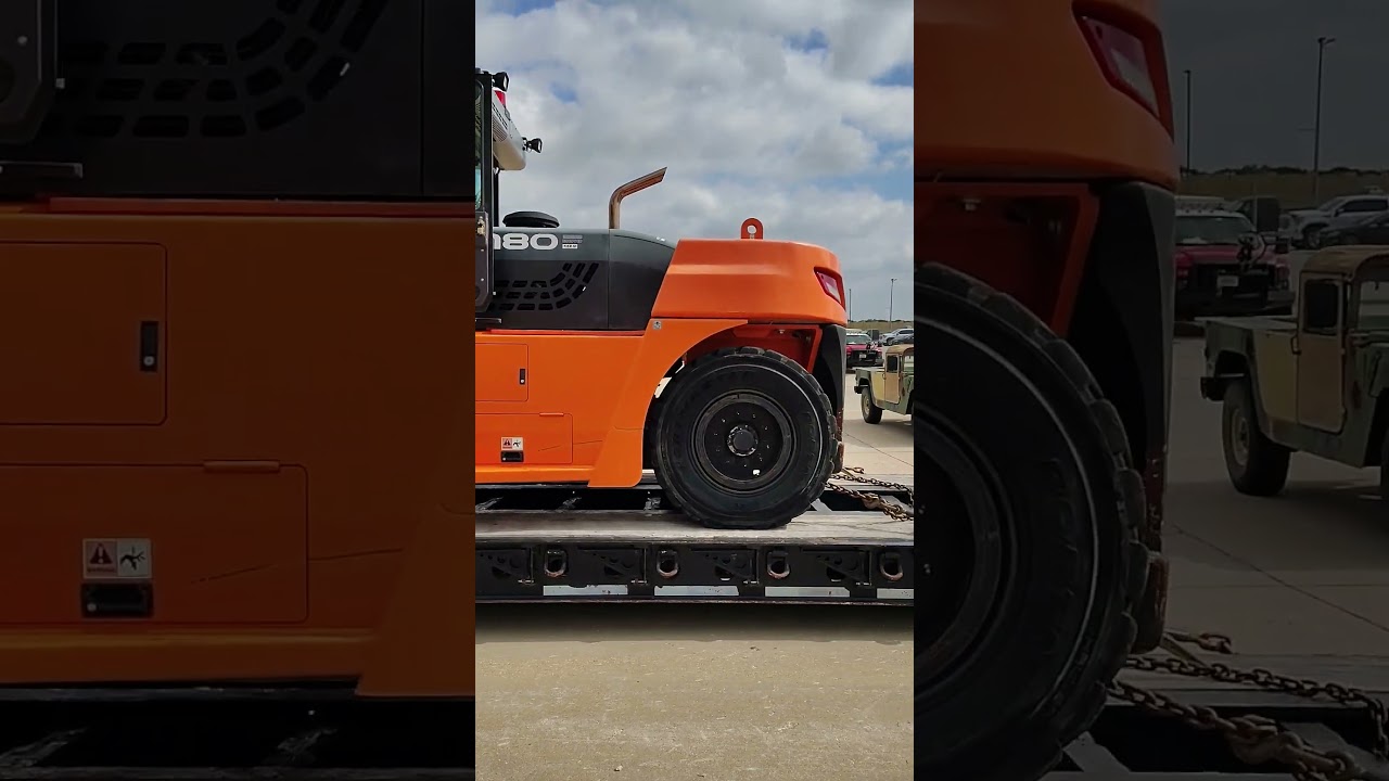 Doosan 15k forklift Peterbilt 567 Lowboy trailer