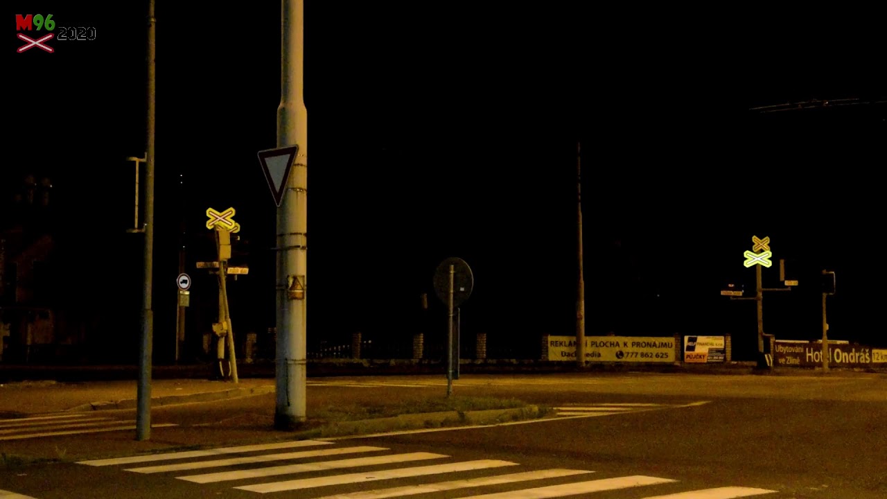Železniční přejezd Otrokovice - 30.6.2020 [noc] / Czech railroad crossing