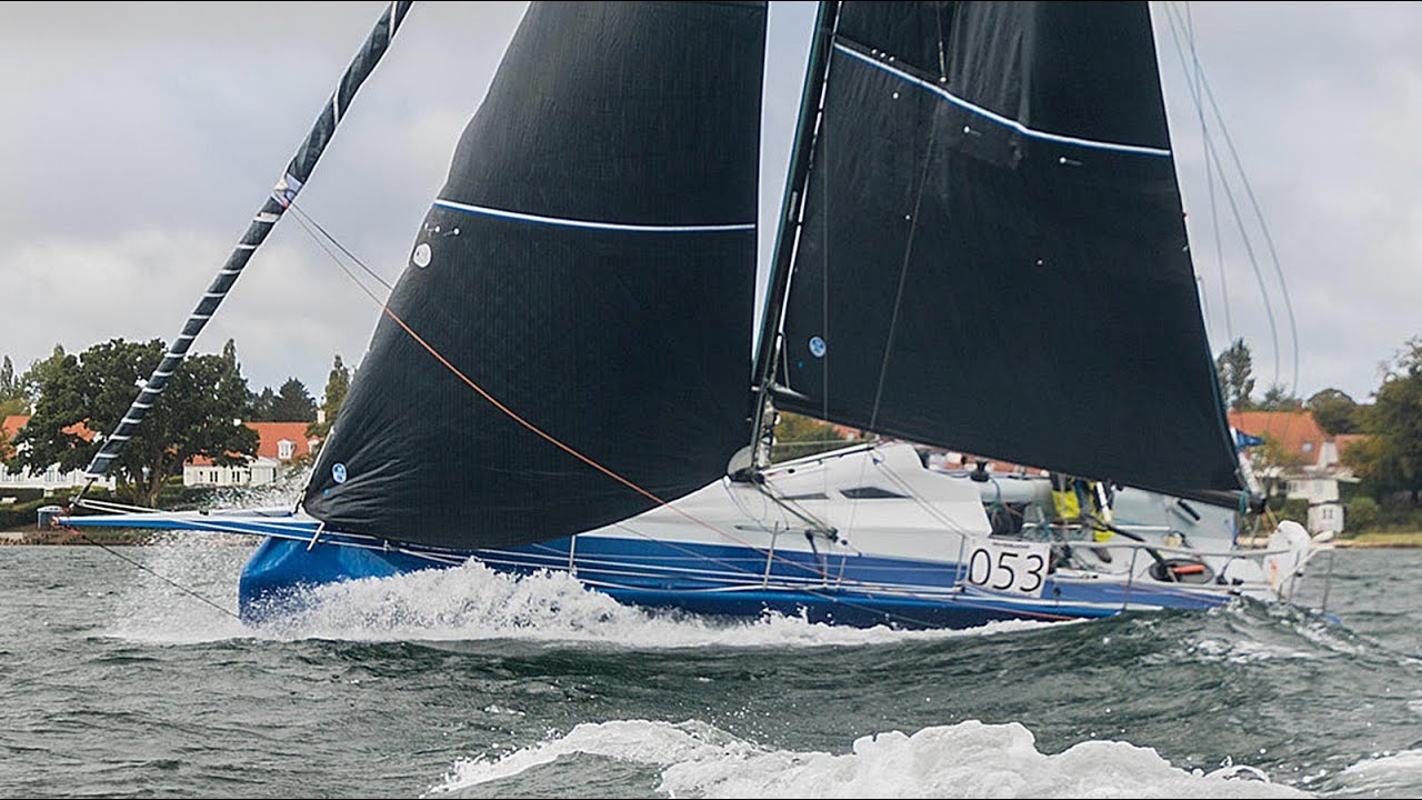 Extreme numbers: 30 feet. 1,6t. 50% ballast. Extreme speed: AEOLOS P30.