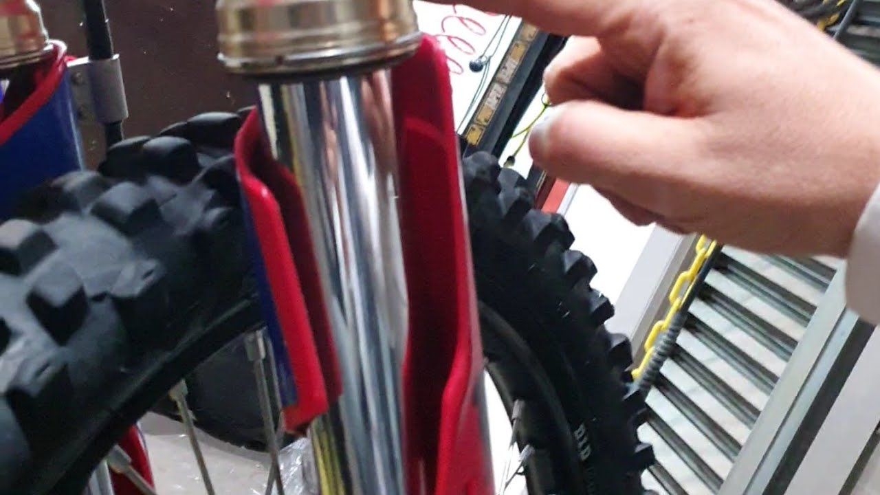 Como ajustar suspensiones de moto enduro/cross