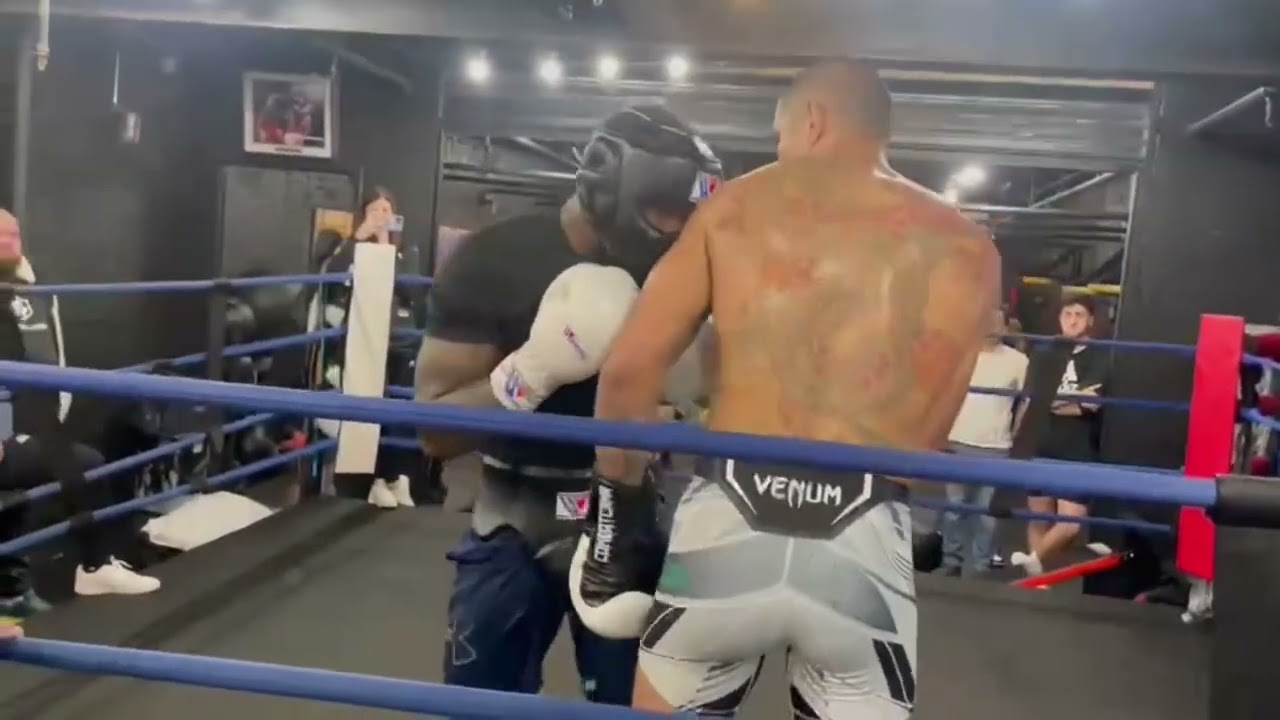 Alex pereira vs Khalil coe