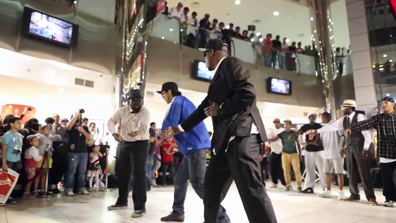 FLASH MOB AT SMS AUDIO LAUNCH  رقص قروب جنود الغربية