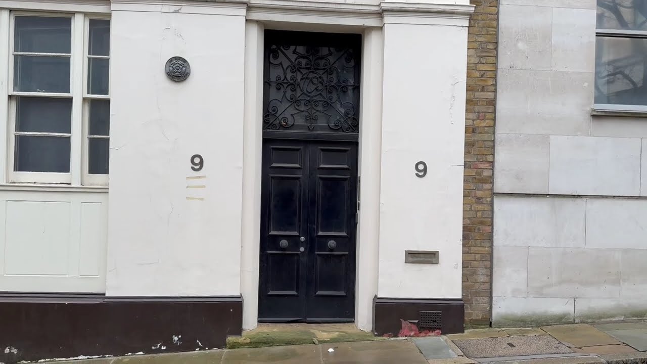 The mysterious disappearance of Mr Brook