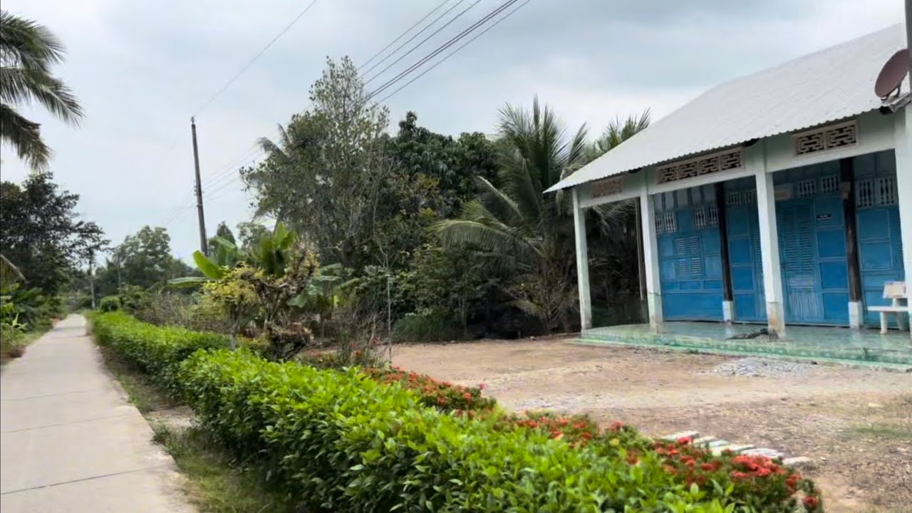 Lạc Vào Làng Quê Có Nhiều Nhà Cổ Xưa, Tuy Vắng Vẻ, Nhưng Rất Yên Bình.