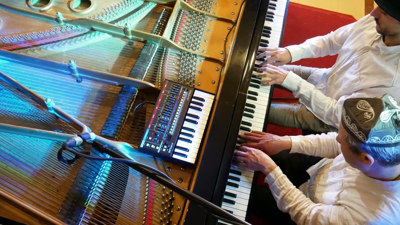 1 PIANO WAVES w Szymbarku na największym fortepianie, który otrzymał rekord Guinessa