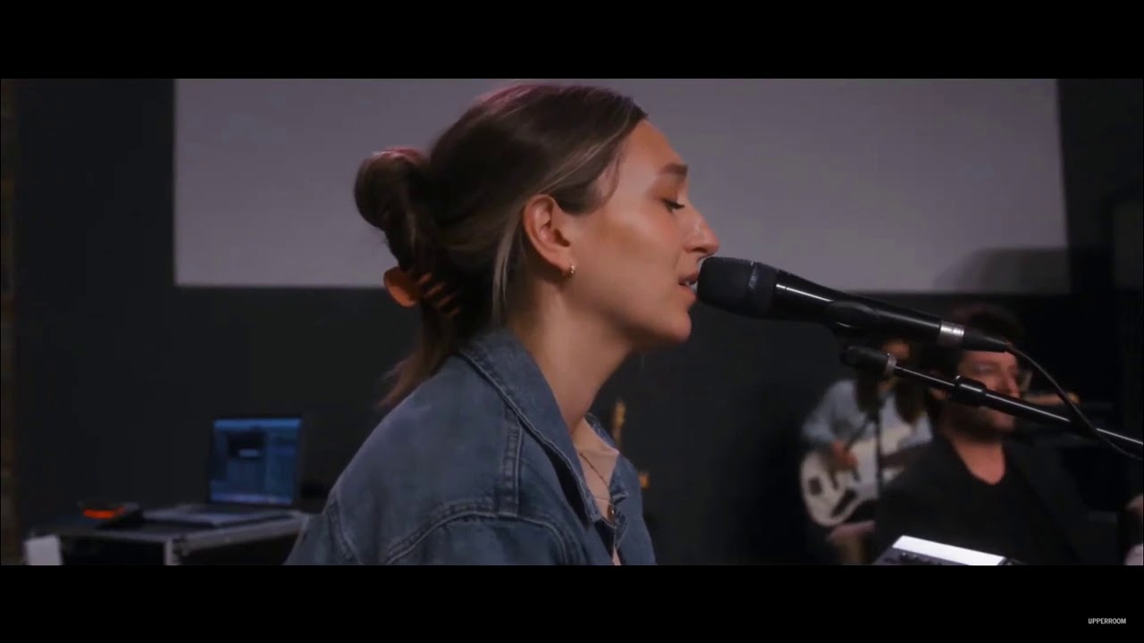 Turn Your Eyes Upon Jesus UPPERROM Prayer Moment 02.09.21 Sarah Smith Skylar Dayne (Cry for Mercy)