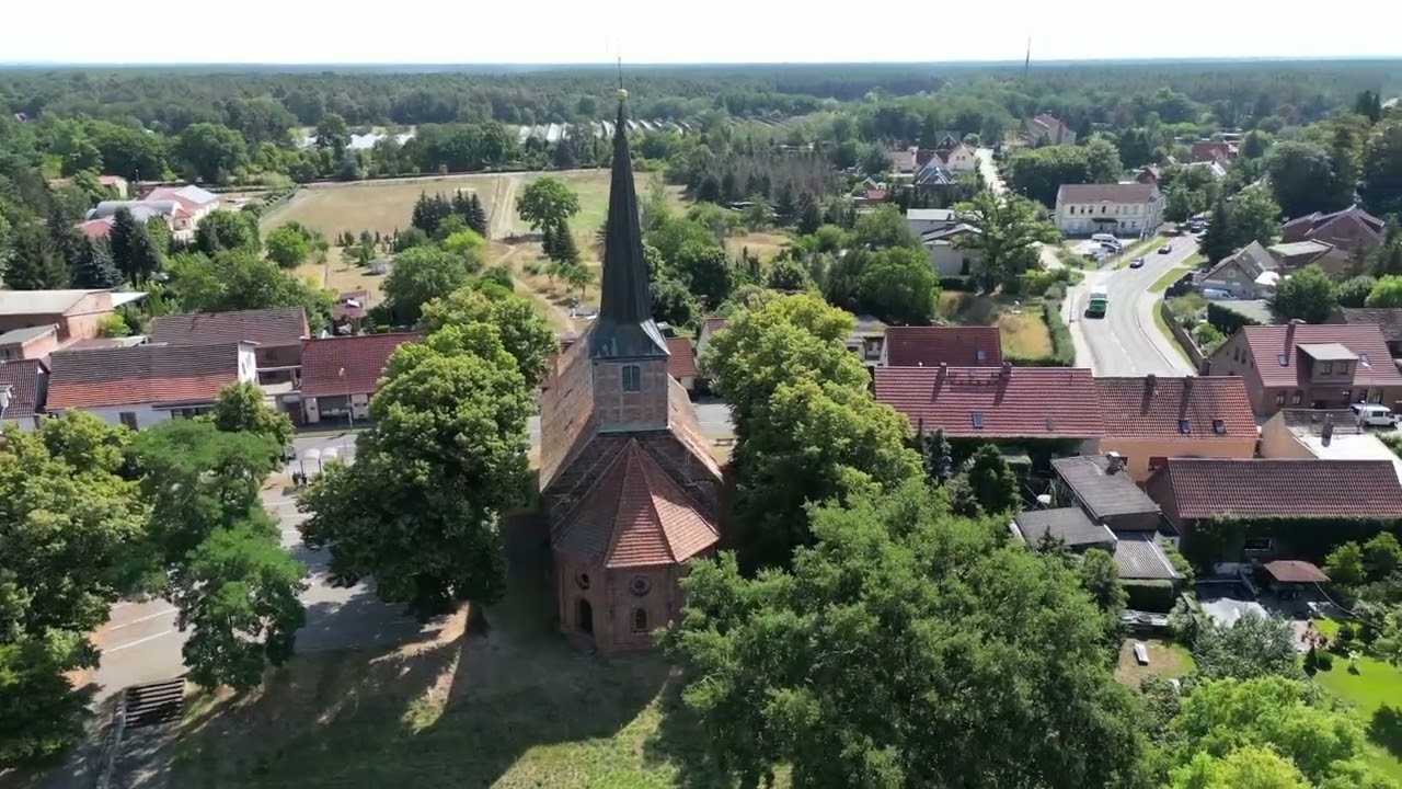 Stadtkirche Jerichow - faszinierendes Video - aufgenommen mit einem Quadrocopter