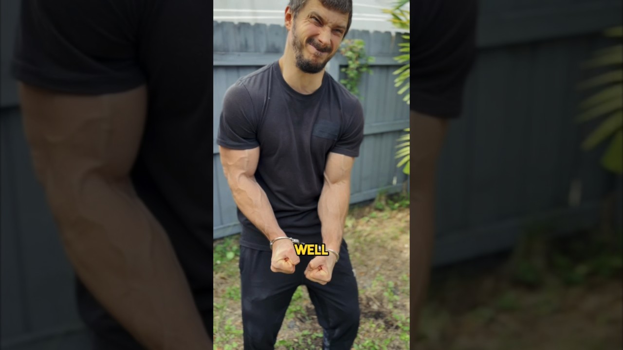 He can break real handcuffs!🤯🤯🤯 #shorts #escape