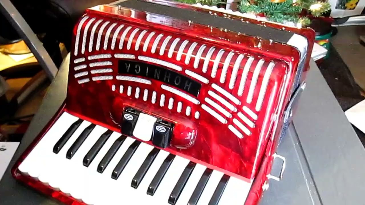 UPS Delivery Hohnica 1304-Red Accordion