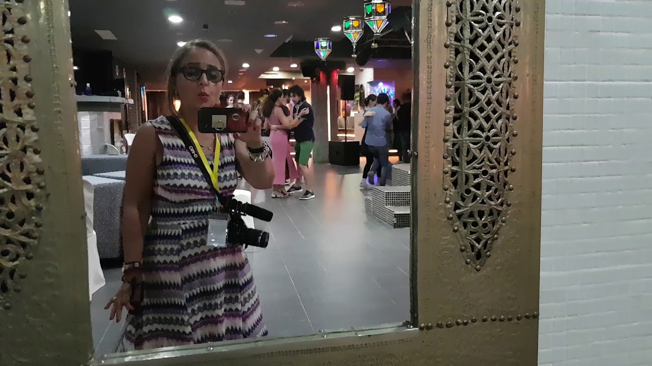 SENSUAL ALCALA 2018: Bea dancing and recording in front of mirror.💃