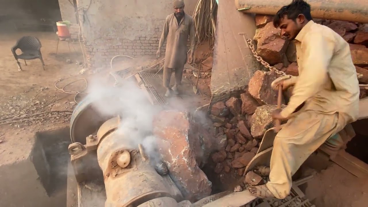 “Big Rock Crusher Machine: A Giant in Action “Big Rock Crushing:A Powerful Proc….