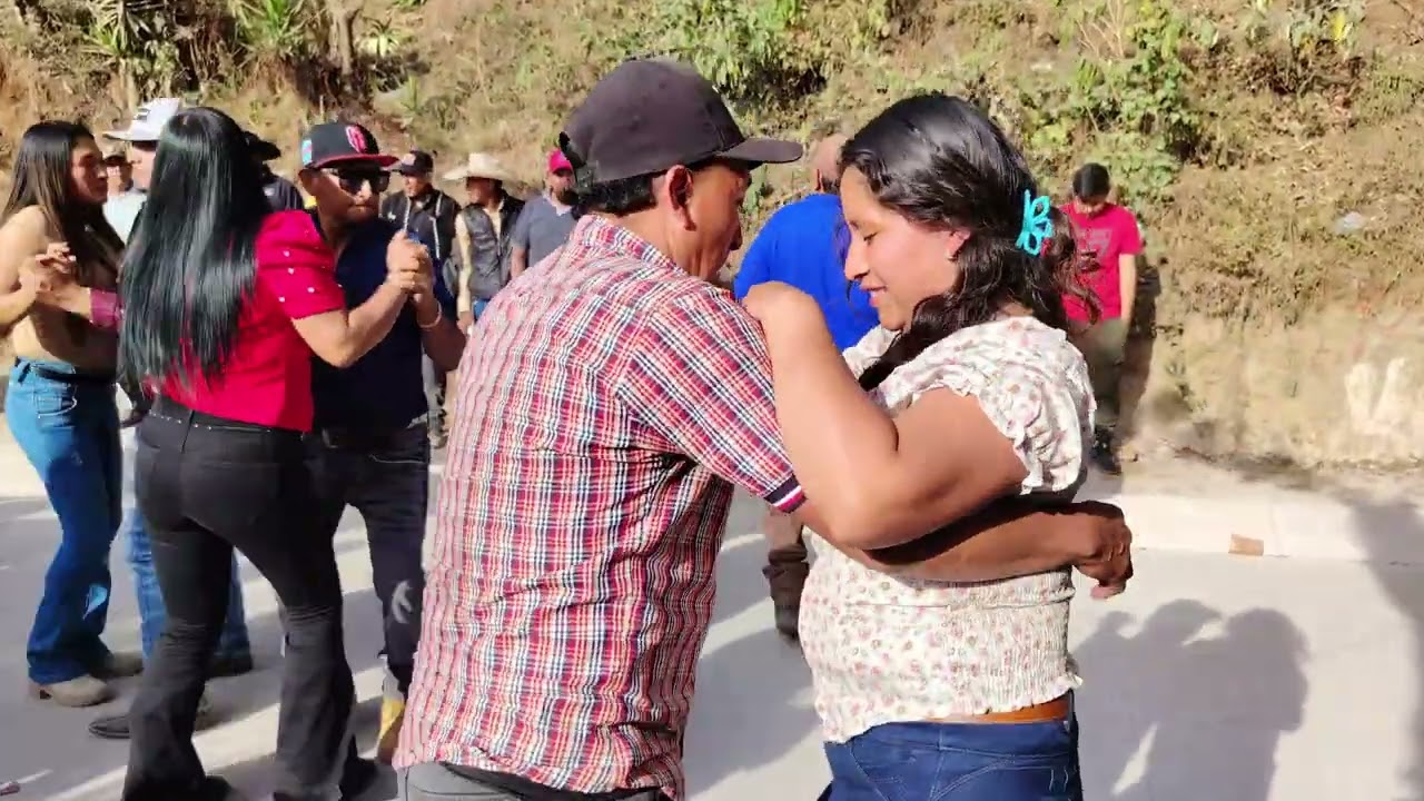 IMPARABLES EN EL DURAZNITO JALAPA BAILAZO DE INAGURACION DE PAVIMENTO