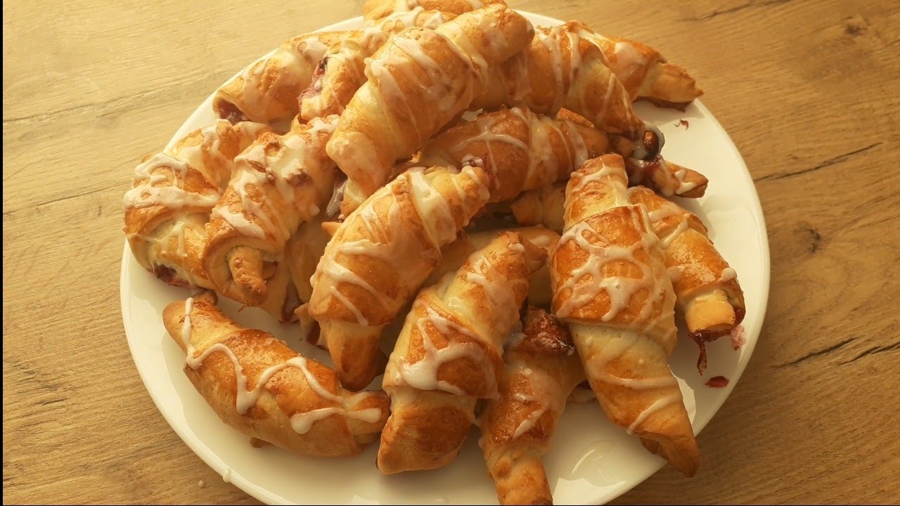 Drożdżowe rogaliki z dżemem 🍓🍒