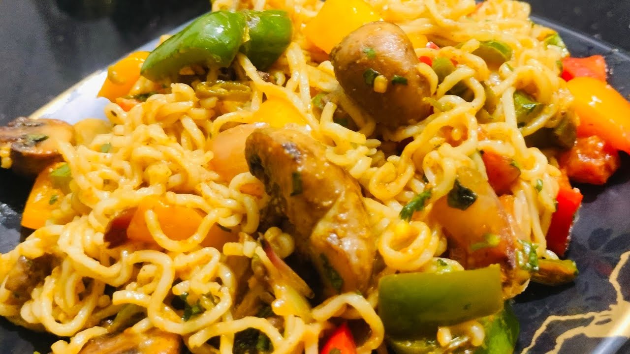 #3 Color Capsicum Veg Maggi Recipe 🌈 | Shimla Mirch, Pyaz & Tamatar & mushroom Wali Tasty Maggi