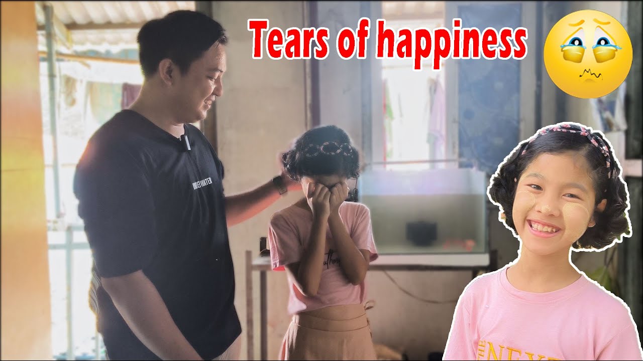 ကလေးမလေးမျက်ရည်ကျလောက်တဲ့ထိ ရလိုက်တဲ့လက်ဆောင်။