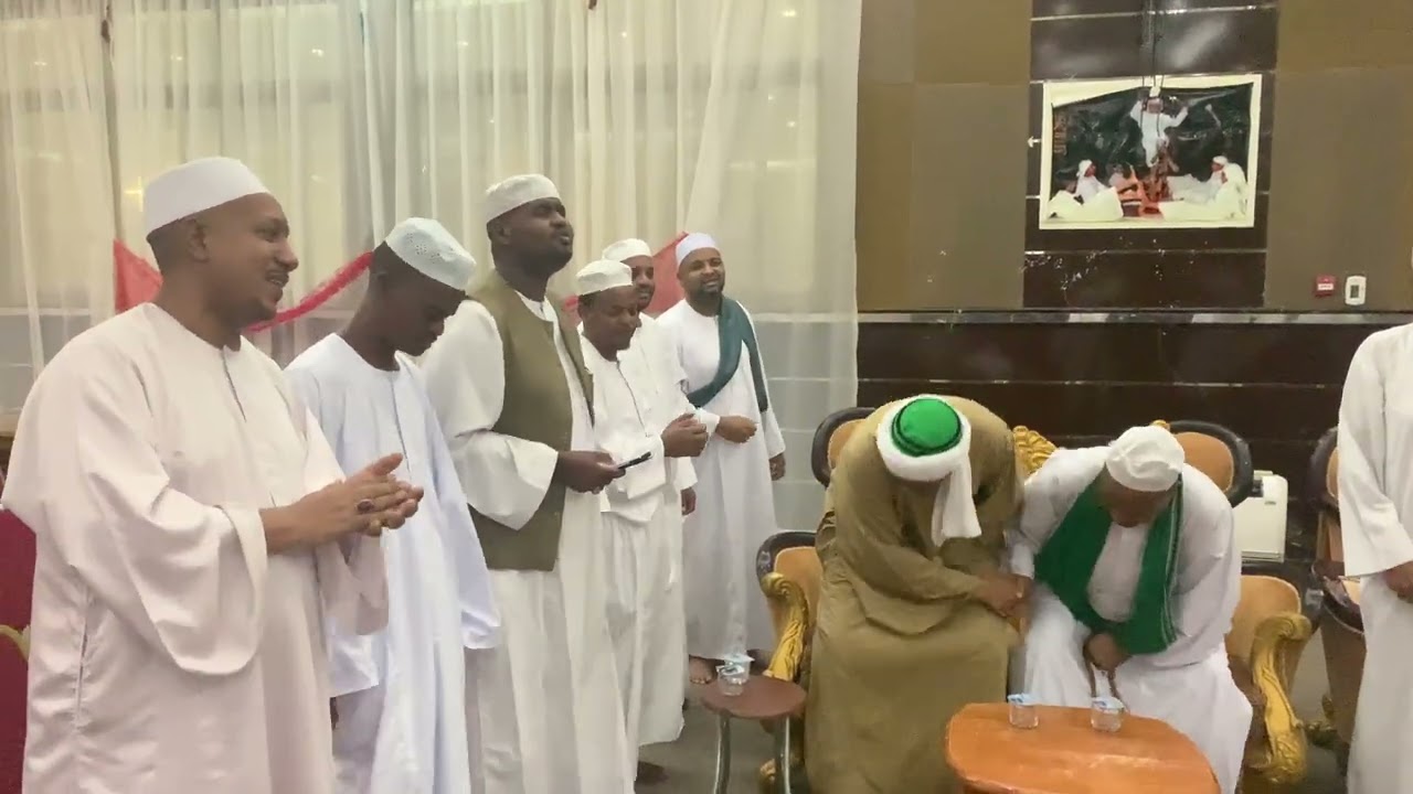 مدحة قومنا الميرغنية للشيخ محمود الضعيف - اداء يوسف و المجموعه -النادي السوداني -ابوظبي