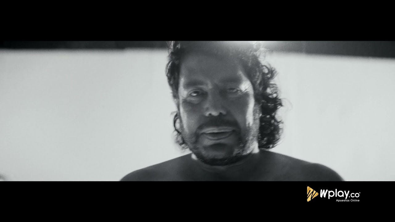 En Wplay.co las apuestas se pagan, y al loco René Higuita le tocó modelar #ApuéstaleAlPortero