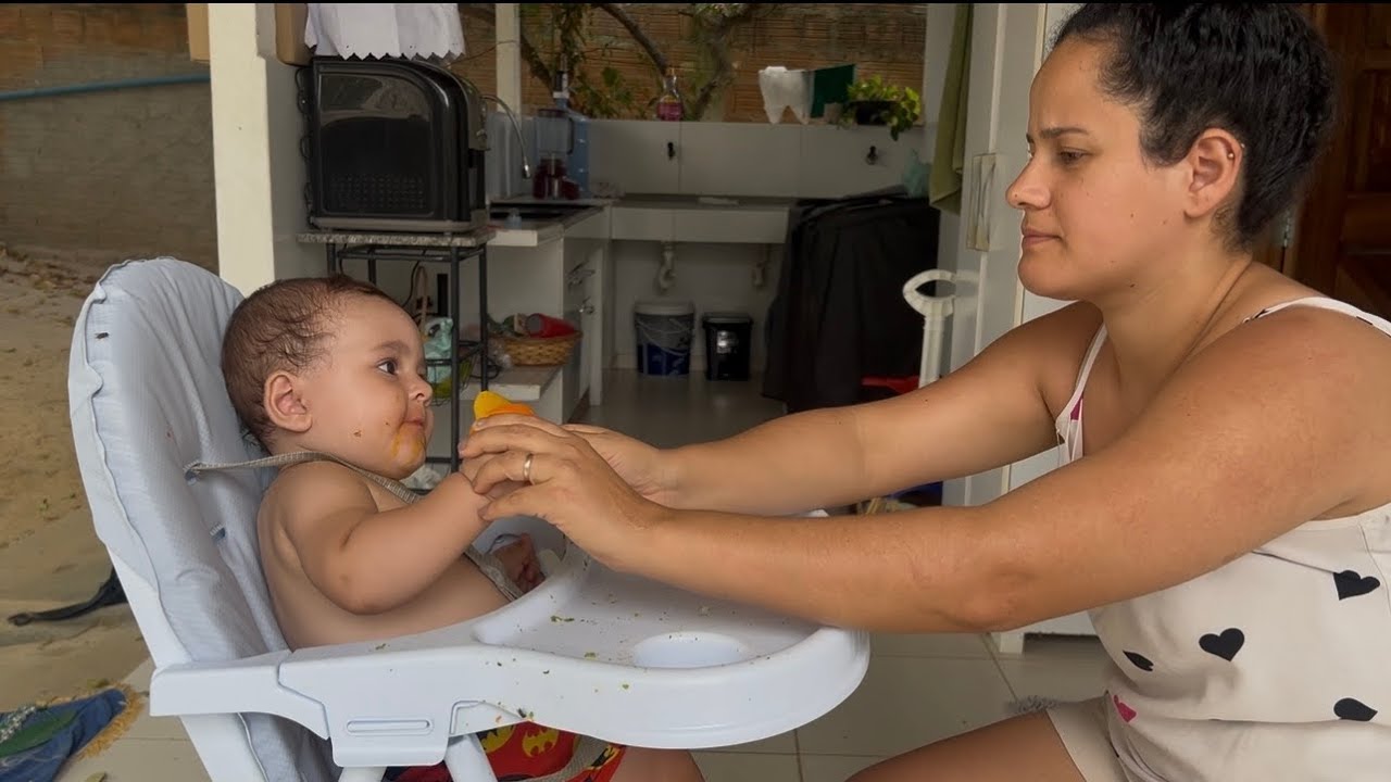 OLHA A BRIGA POR CAUSA DO PICOLÉ!