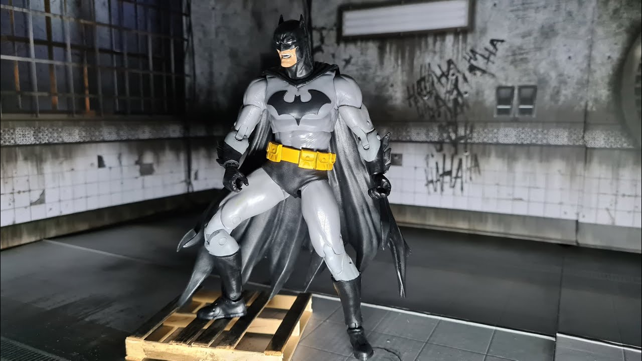 McFarlane Batman Vs Hush but the Batman figure has correct elbows | Azrach