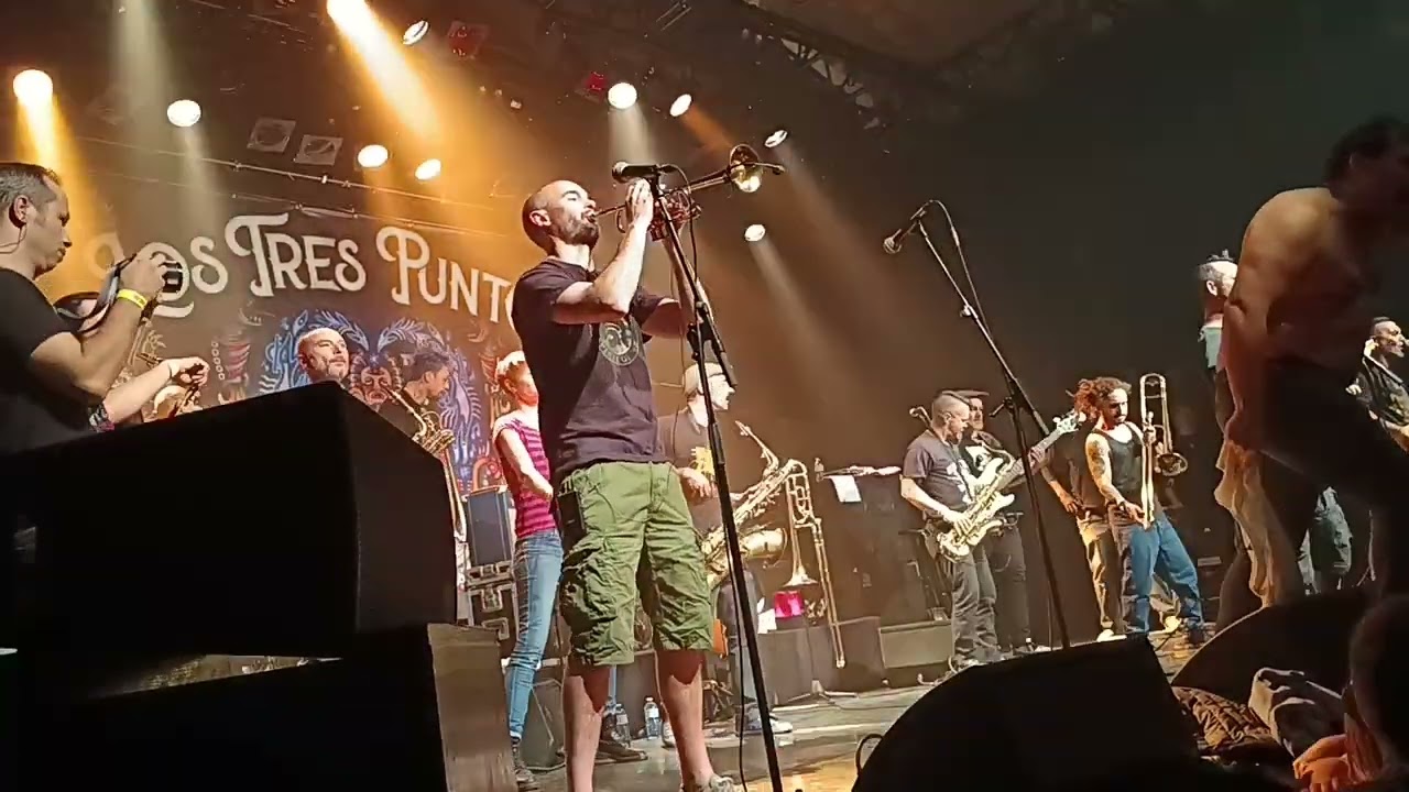 Los tres Puntos Live Paris l Elysée Montmartre 